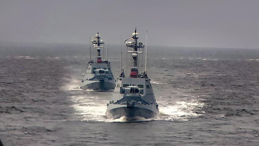 На фото: кораблі українського флоту під час чергування в морі (фото
          зроблене до повномасштабного вторгнення і надане військовими)