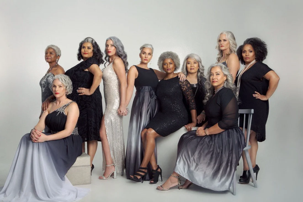 Група жінок «Срібні сестри» вважає, що варто пишатися сивим волоссям