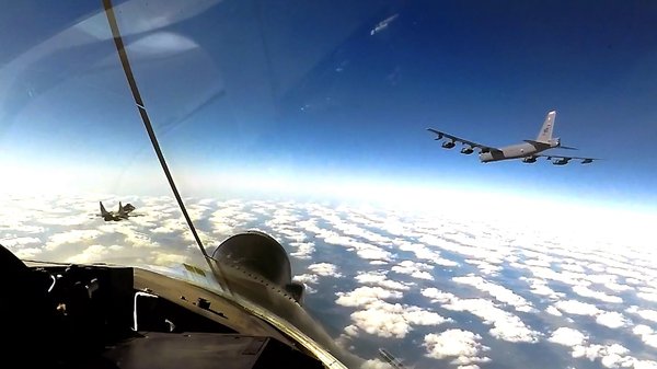 Натяк для декого: бомбардувальники США знову допомагали патрулювати простір України, й це буде регулярним