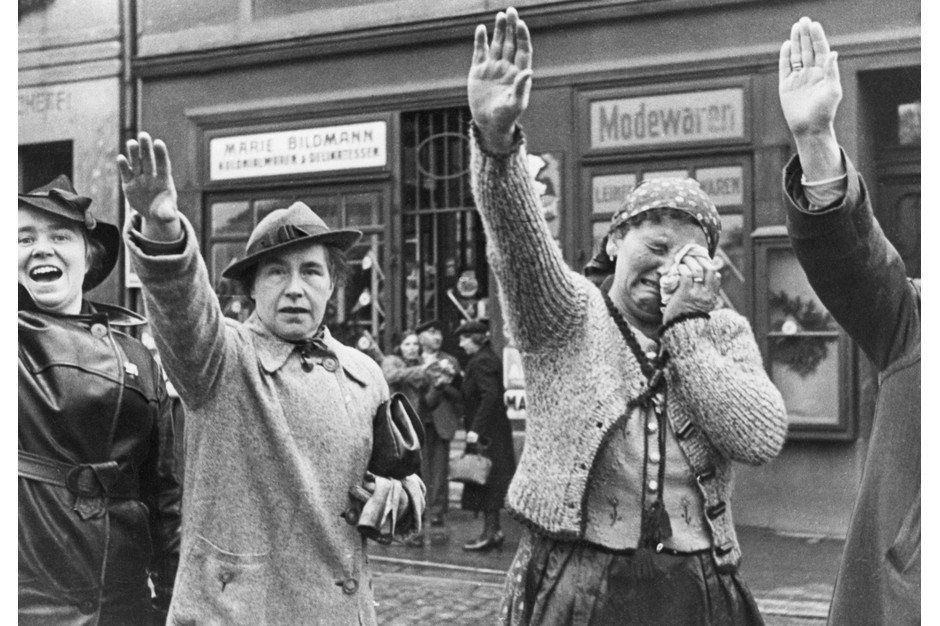 1938-sudetenland-women-crying.jpg