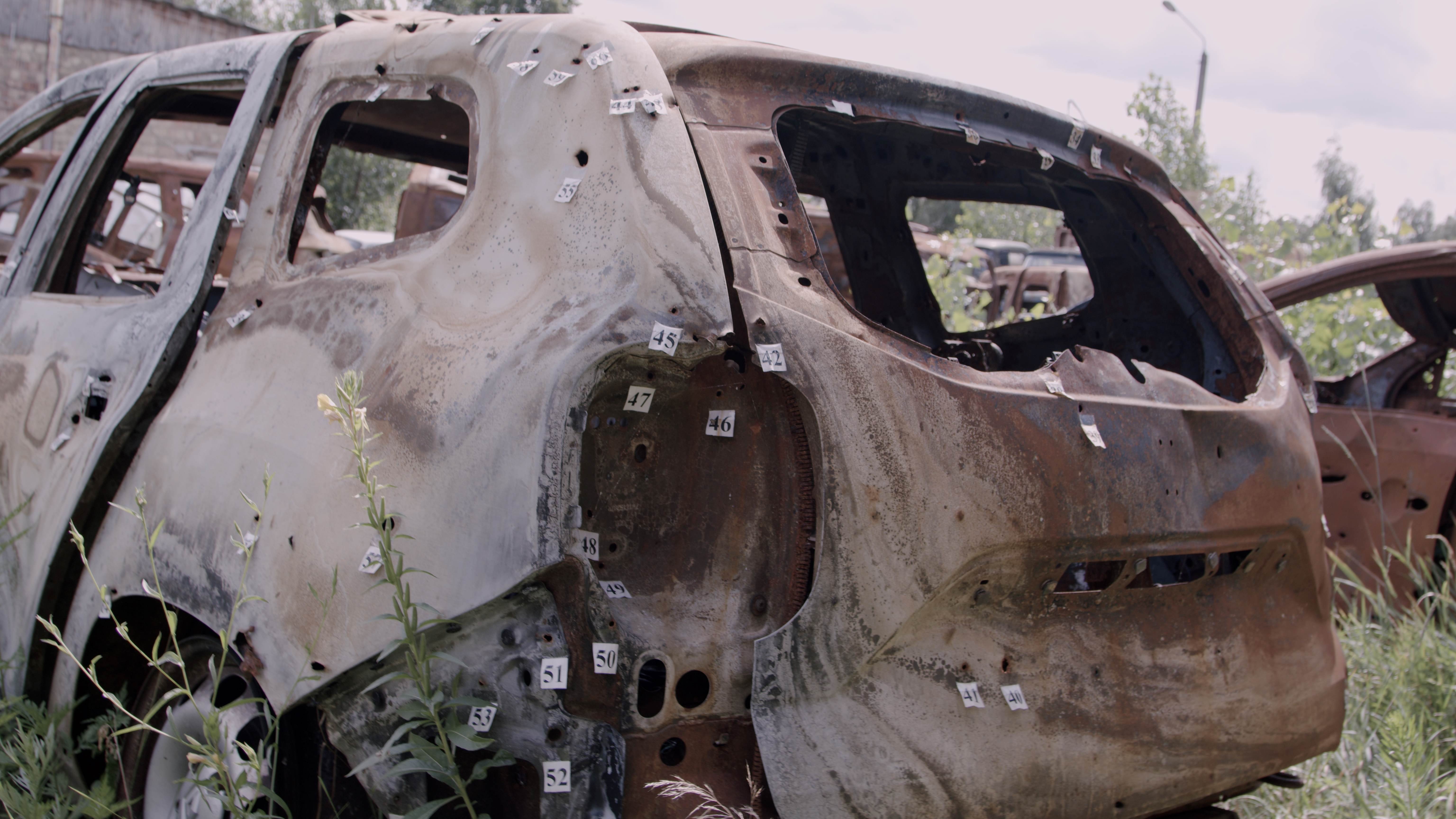 A car dump in the village of Dmytrivka, Kyiv region. Photo: DENOTAT documentary group, Roman Synchuk