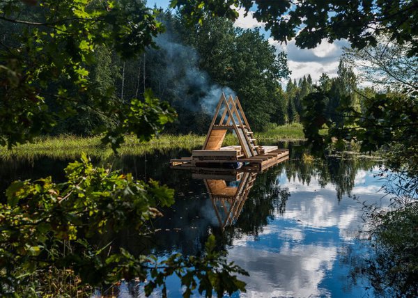 Краса дня. Плавучий павільйон на естонських озерах