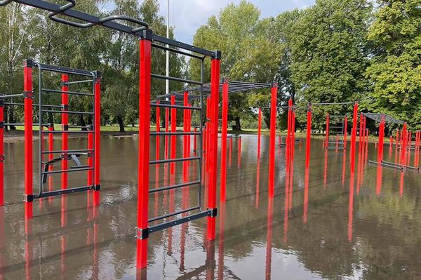 Щойно створений новітній урбан-парк на ВДНГ затопило через грозу (ФОТО)