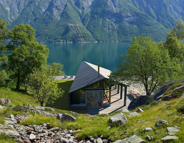 Романтика дня: суворий дім у горах суворої Норвегії (ФОТО)