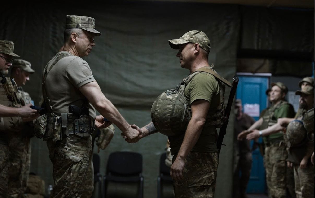 Сирський часто їздить на фронт. Фото: Головнокомандувач ЗС України / CinC AF of Ukraine