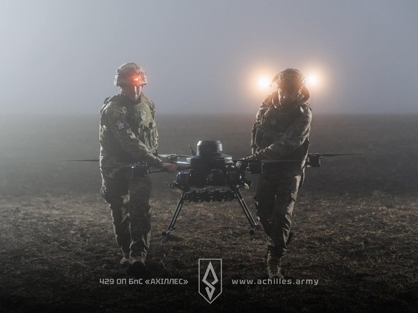 Дронова війна: китайські розробки для росіян, українські бомбери та як збивати «Шахеди»