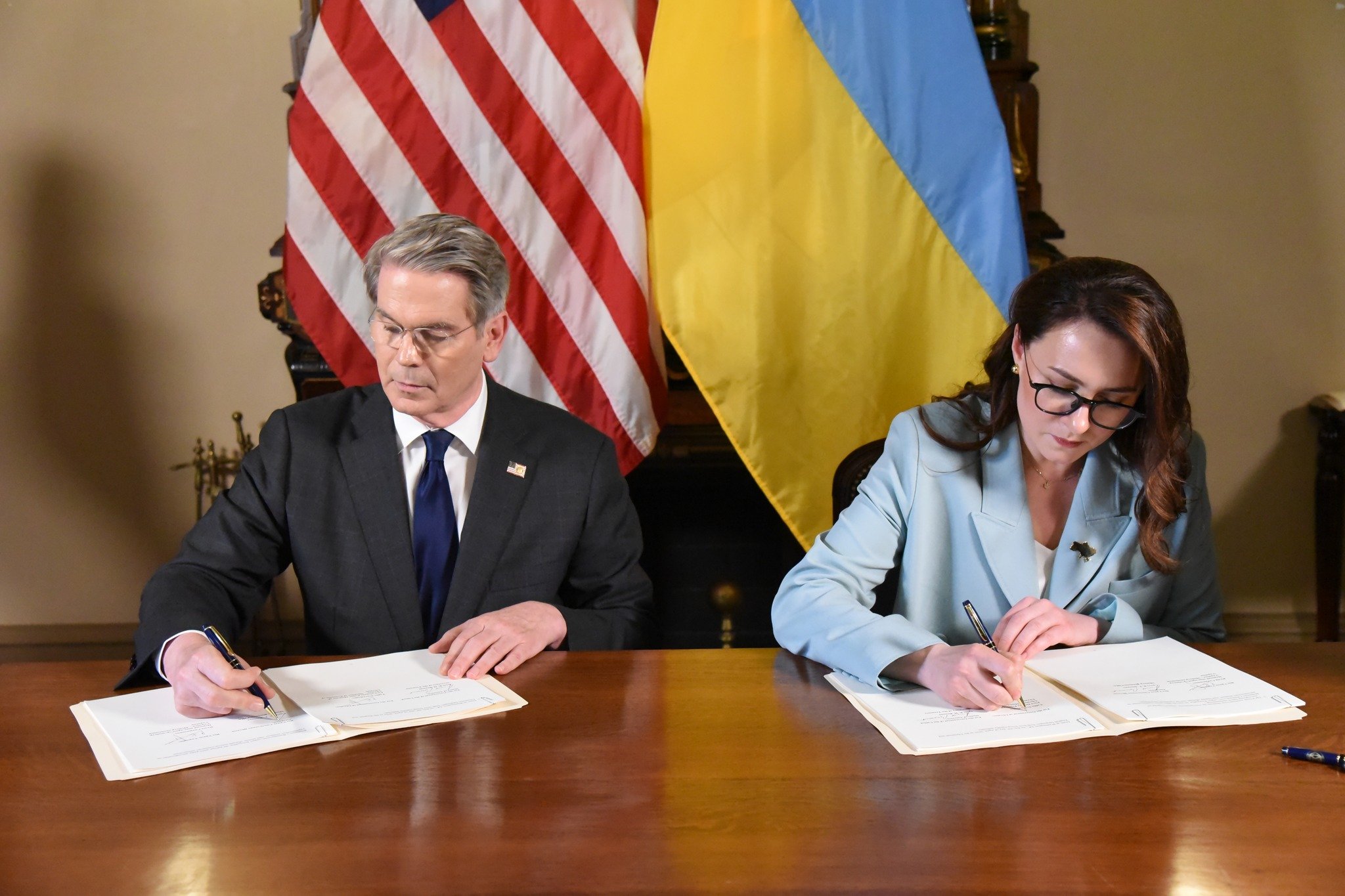 Перша віцепрем'єр-міністерка, міністерка економіки Юлія Свириденко спільно із міністром фінансів США Скоттом Бессентом підписала Угоду про створення Інвестиційного фонду відбудови США–Україна. Фото з фб-сторінки Свириденко