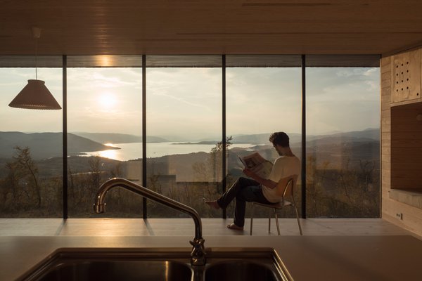 Гарний смак дня: норвезька хатина над озером (ФОТО)
