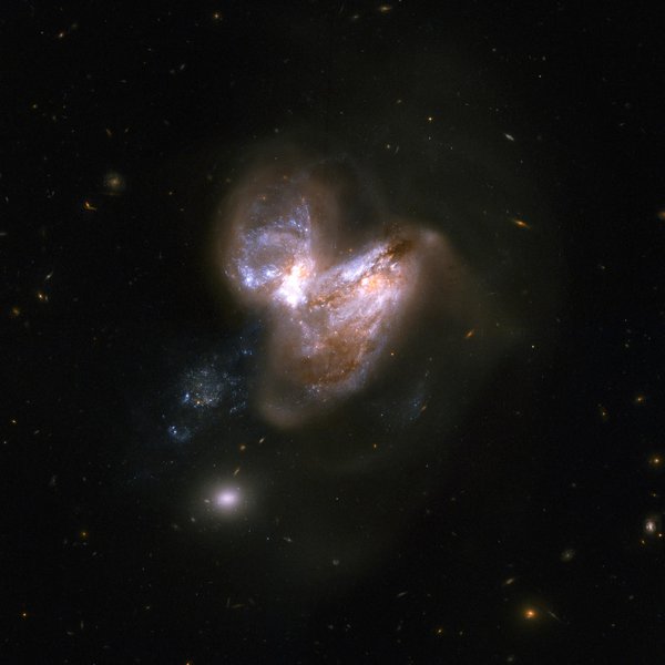 Яким є зіткнення галактик: фотографії від Габбл