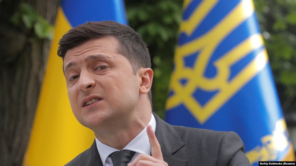 Українські президенти вміють привітати: Зеленський – жінкам: «без вас ми біологічні створіння»