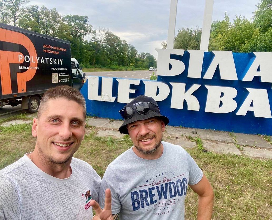 Підприємці Максим Поляцький і В'ячеслав Макаров намагаються відновити меблевий бізнес у новому місті