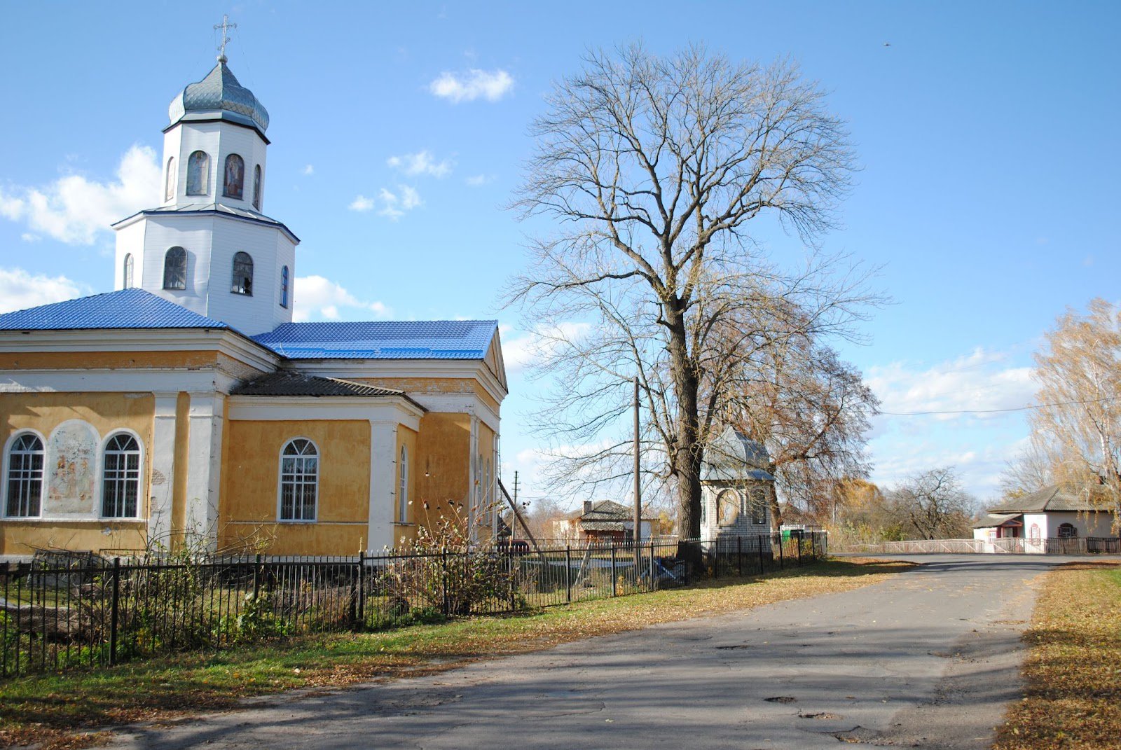 Церква в центрі Дроздівки