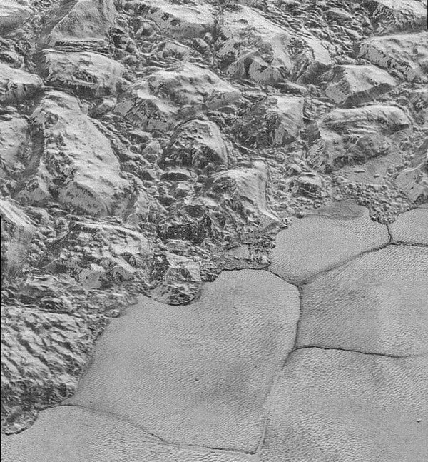 Космічне фото дня: гори Плутона у високій роздільній здатності