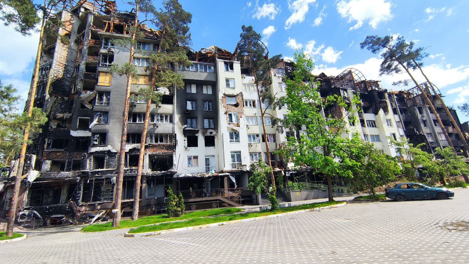 Не всі квартири однаково (як зазначено в Акті про пожежу) постраждали. Частина квартир не вигоріла повністю, а більшість тримальних конструкцій залишилися цілими