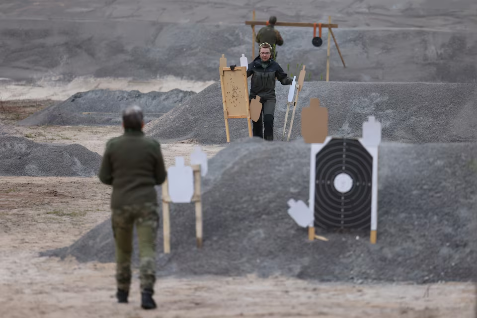 Фінські резервісти на стрільбищі поблизу Лаппеенранти, 21 травня 2025 року. REUTERS/Leonhard Foeger
