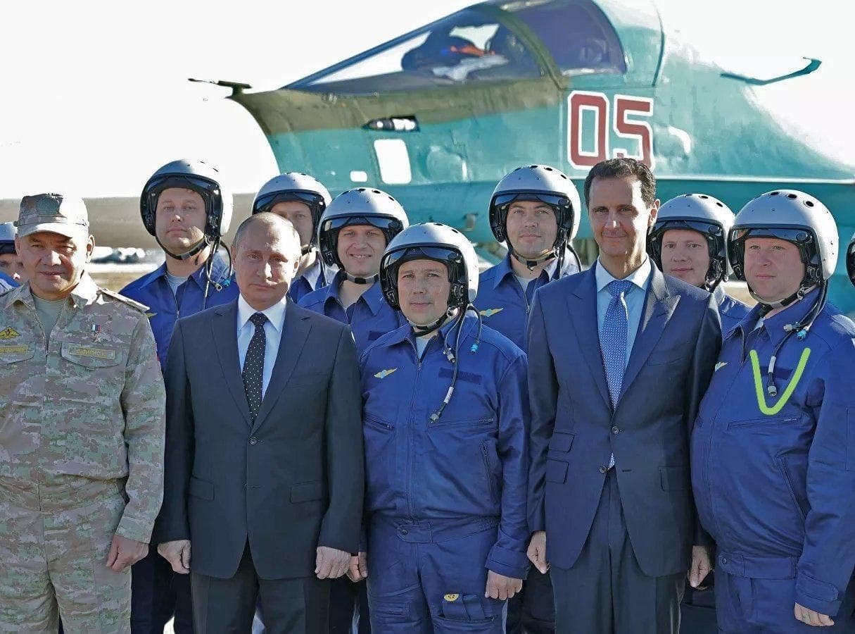 Олександр Красноярцев – крайній праворуч, поряд з сирійським диктатором Башаром Асадом