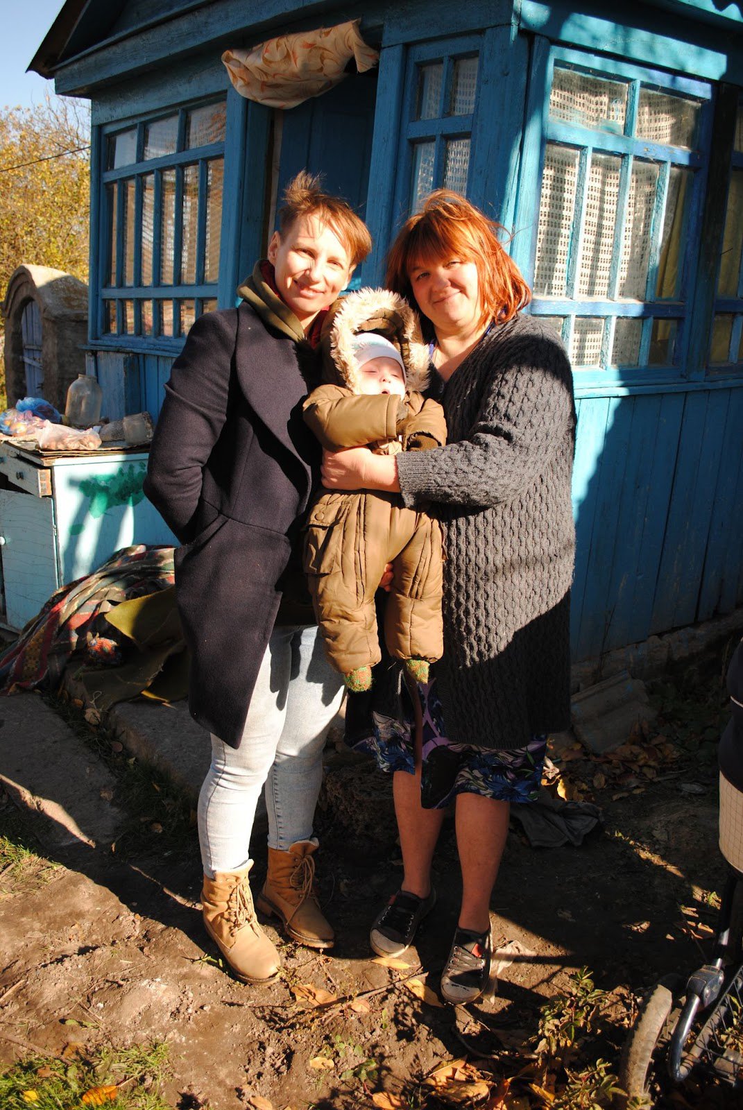 Оксана та Олена Струтинська з маленьким сином