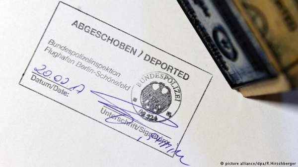 Українці за польськими документами намагаються працювати в Німеччині. Їх депортують з ЄС