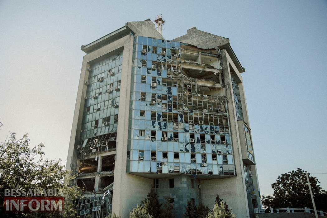 Адмінбудівля Українського дунайського пароплавства після обстрілів росіян