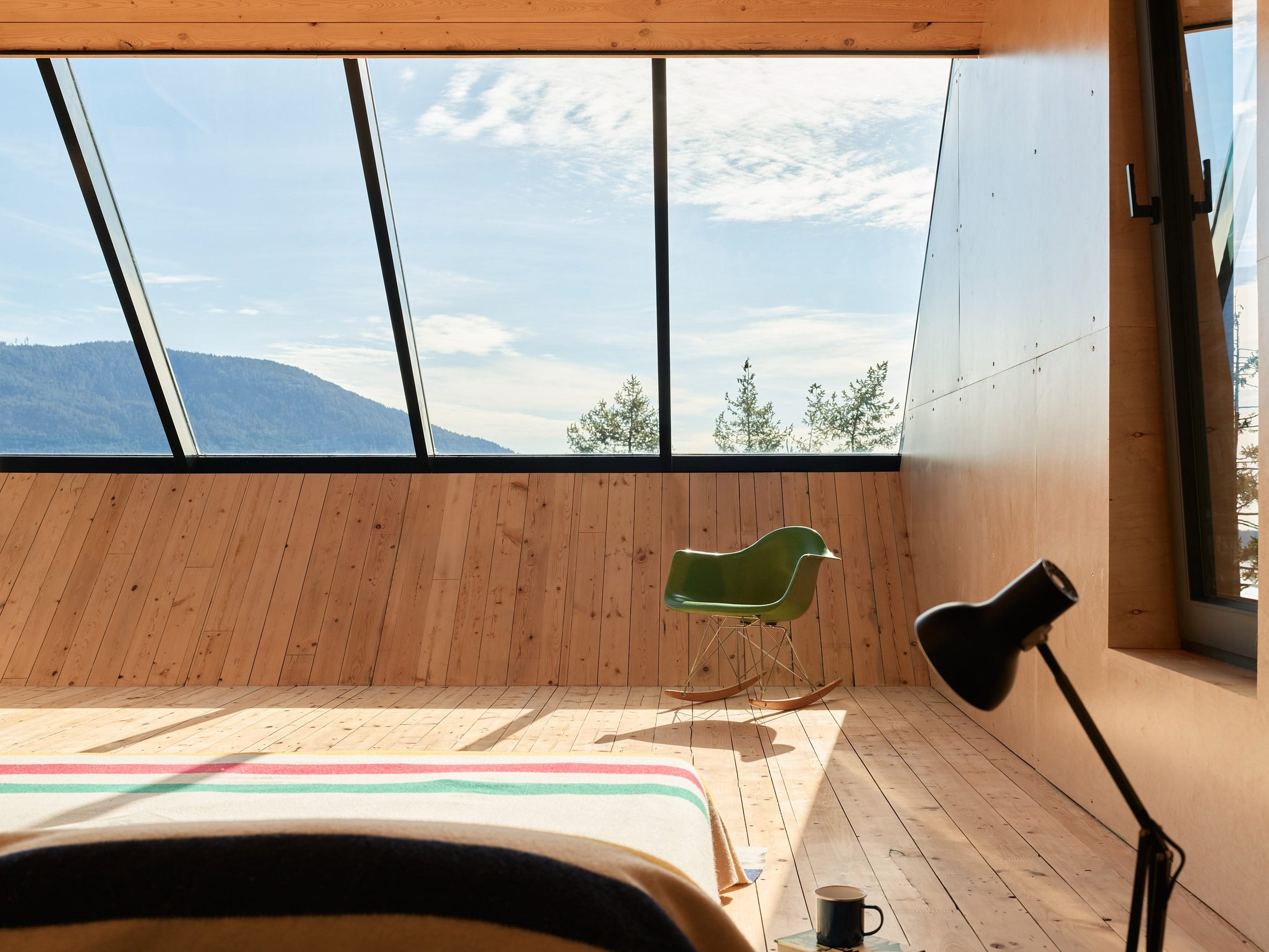 daria-sheina-studio-off-grid-cabin-british-columbia