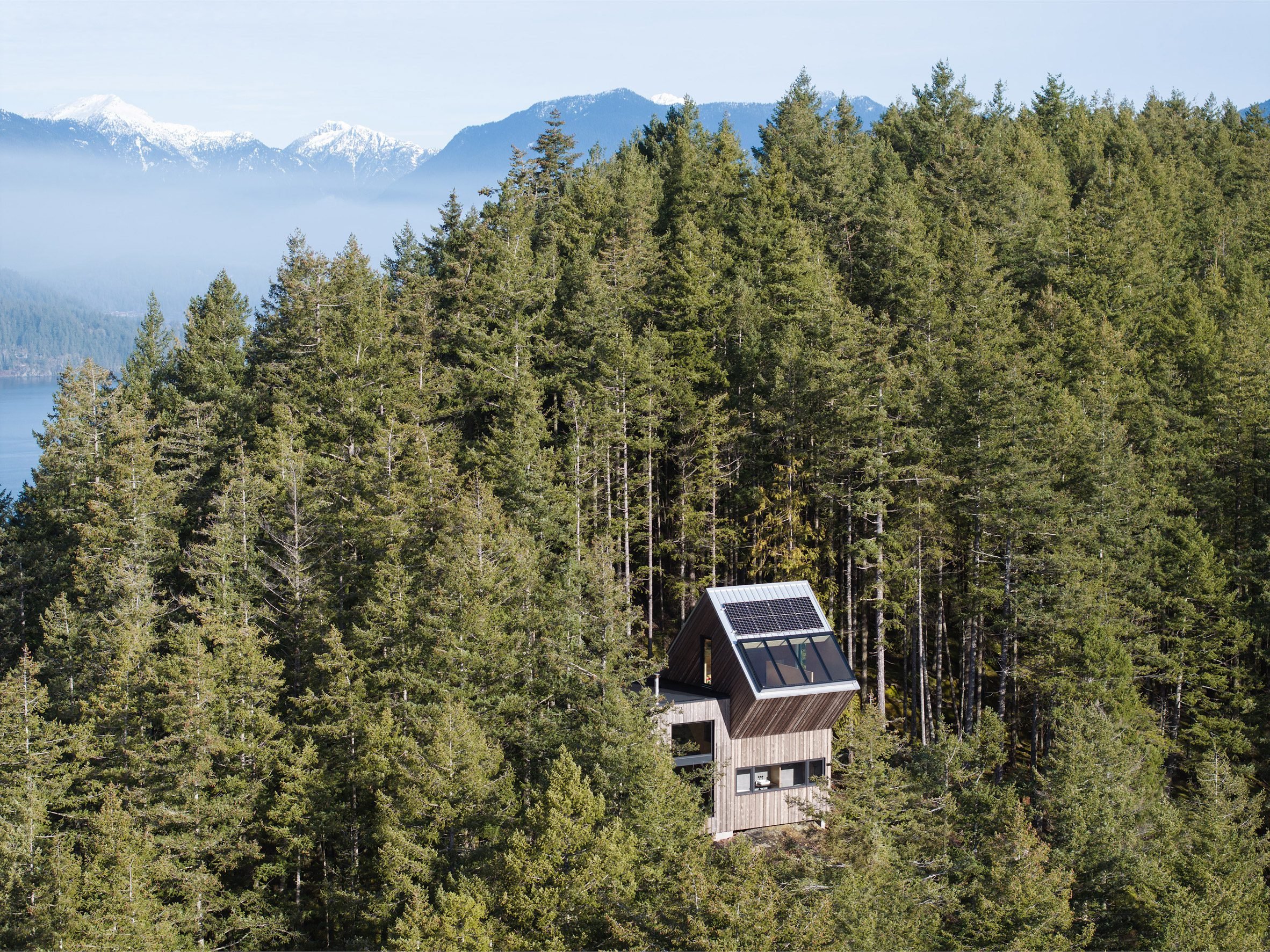 daria-sheina-studio-off-grid-cabin-british-columbia