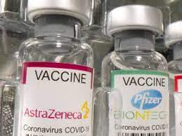 В Іспанії експерти радять Pfizer для другої дози молодим людям, які отримали першою AstraZeneca