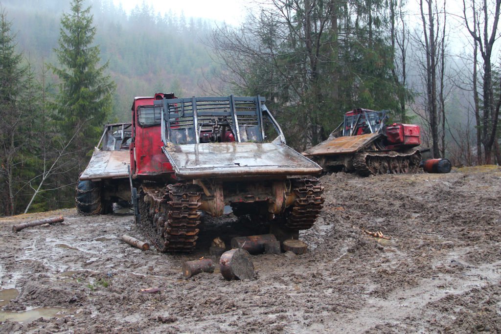 Трелювальні трактори ТДТ-55, які віднині легально нищать гірські ліси