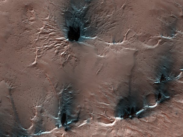 Космічне фото дня: "павуки" на Марсі. Як вони утворюються?