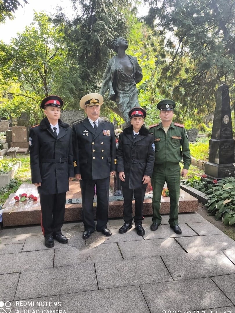 Стас Балицький посеред викладачів (другий праворуч). Фото з особистої сторінки «ВКонтакте»