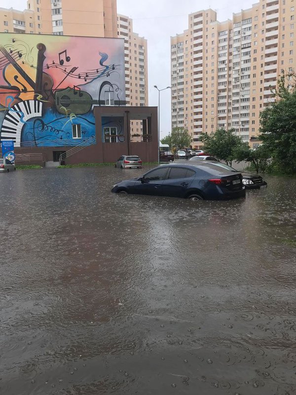 Багатостраждальні Бровари у п'ятницю затопило після сильних дощів (ФОТО)