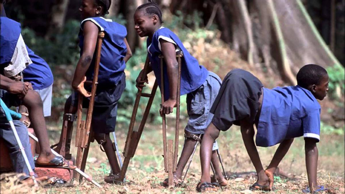 Діти, що перехворіли на поліомієліт в Африці. Фото: Nigeria Times