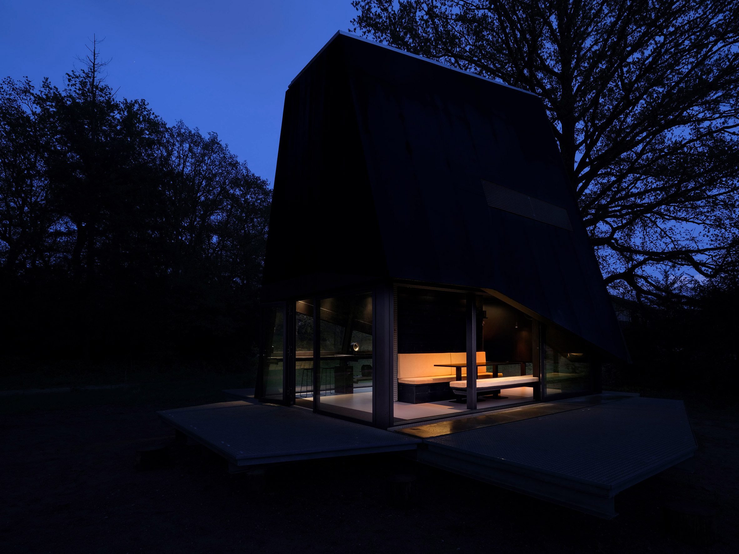 stay-under-the-radar-retreat-sander-van-schaik_dezeen_2364_col_12