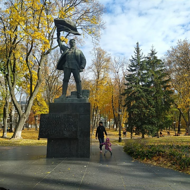 Пам'ятник учасникам Січневого заколоту в Києві. Його встановили в 1967 році — майже за пів століття після масового поховання загиблих на цьому місці